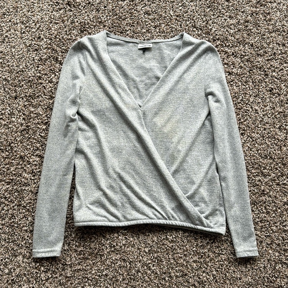 Women’s crossover v-neck grey sweater